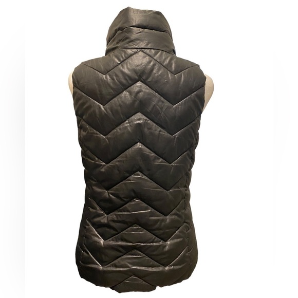 BLACK PUFFER VEST - Picture 4 of 7